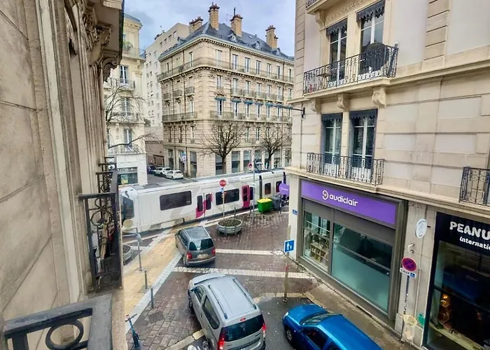 In Hyper Centre Close To Amenities Apartamento