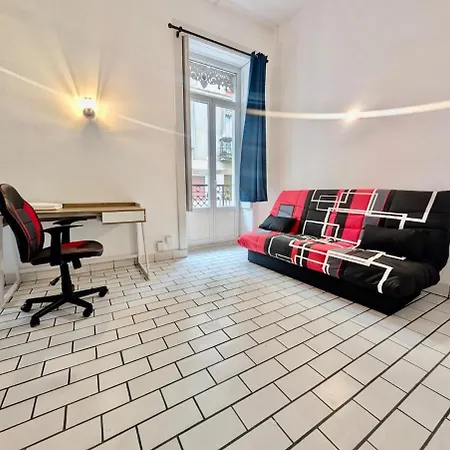 Apartment In Hyper Centre Close To Amenities *