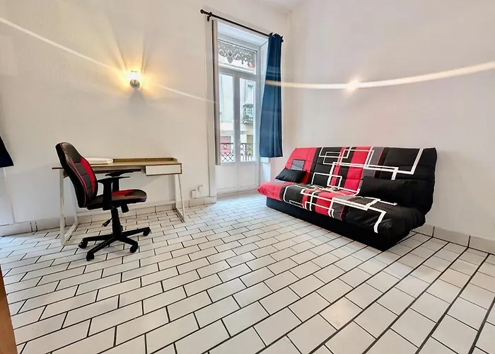 דירה In Hyper Centre Close To Amenities *